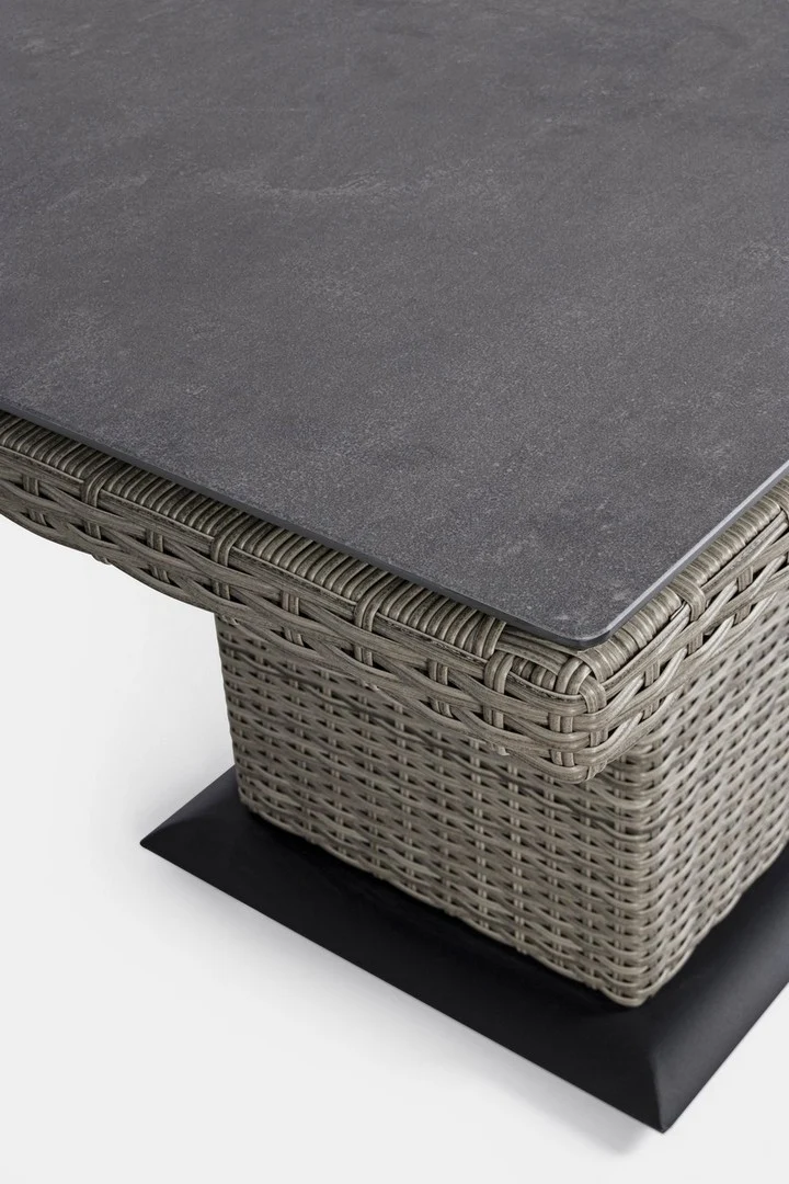 Tavolo "Kent" con struttura in alluminio, piano in ceramica, intreccio in fibra sintetica, per esterno