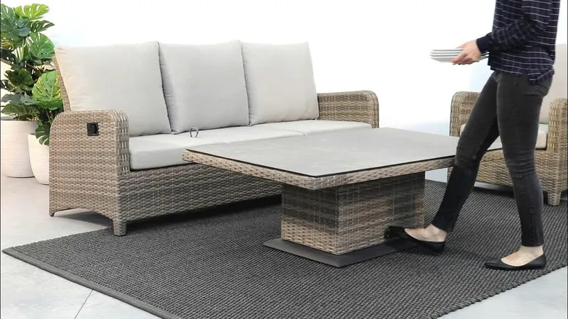 Tavolo "Kent" con struttura in alluminio, piano in ceramica, intreccio in fibra sintetica, per esterno