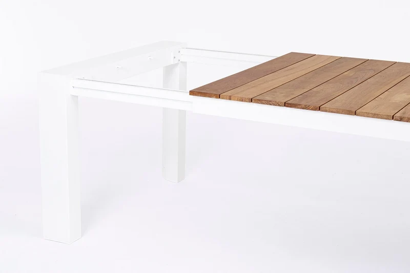 Tavolo allungabile "Cameron" con struttura in alluminio Bianco piano in teak da esterno