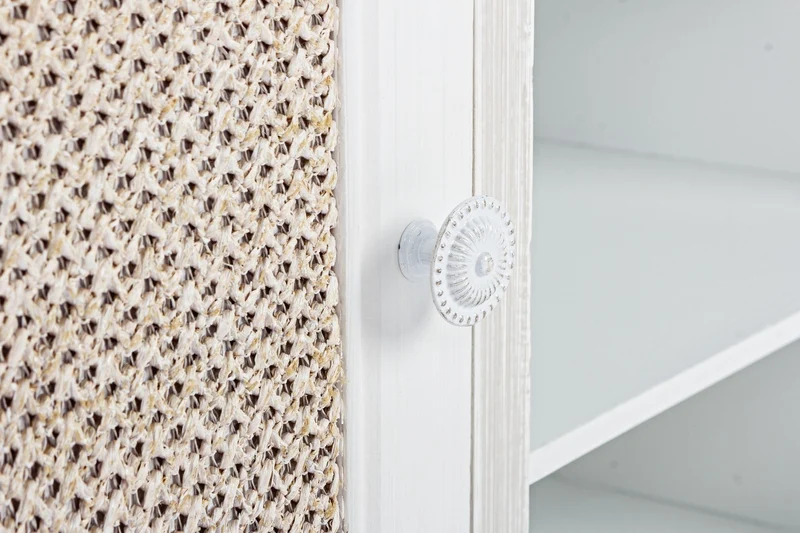 Credenza "Montiel" in legno MDF, con anta frontale rivestito in tessuto, finitura con vernice a base d'acqua, stile rustico