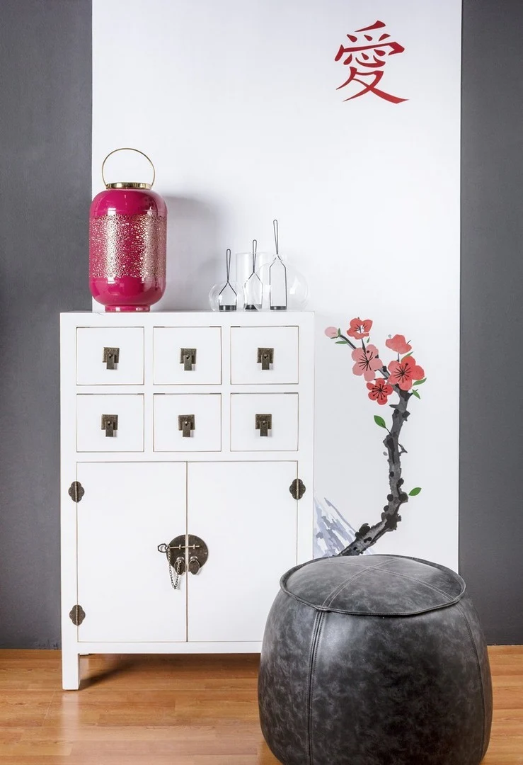 Mobile "Pechino", struttura in legno MDF, finitura a base di nitrocellulosa, maniglie in acciaio