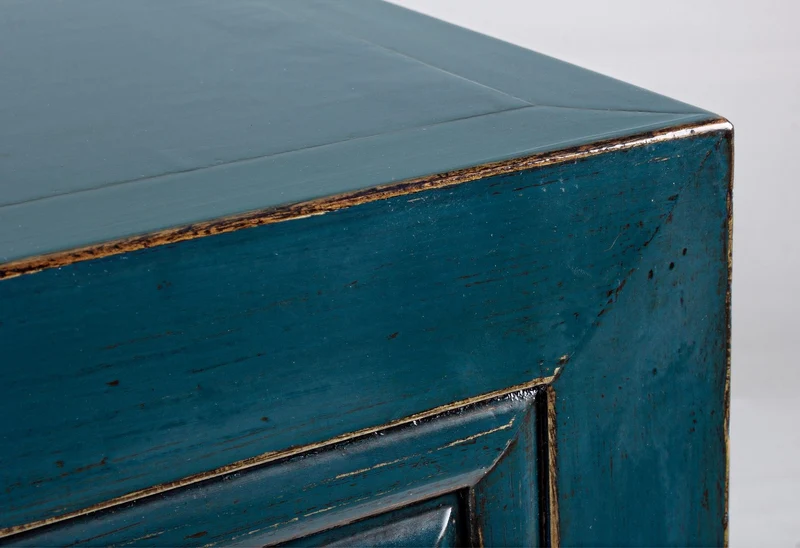 Credenza "Jinan", struttura in legno di olmo riciclato, con finitura lucida, maniglie in rame