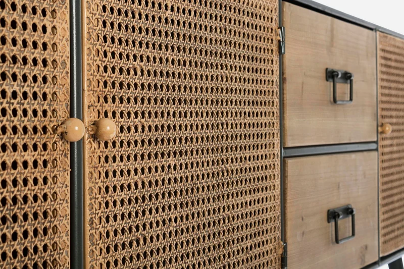 Credenza "Elton" con struttura in acciaio, cassetti in legno di abete, stile vintage