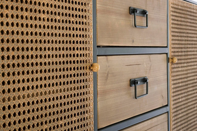 Credenza "Elton" con struttura in acciaio, cassetti in legno di abete, stile vintage