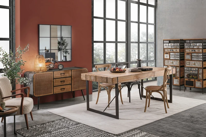 Credenza "Elton" con struttura in acciaio, cassetti in legno di abete, stile vintage