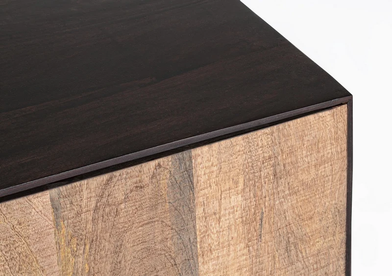 Credenza "Gunter" con struttura in legno di mango, finitura con vernice, stile moderno