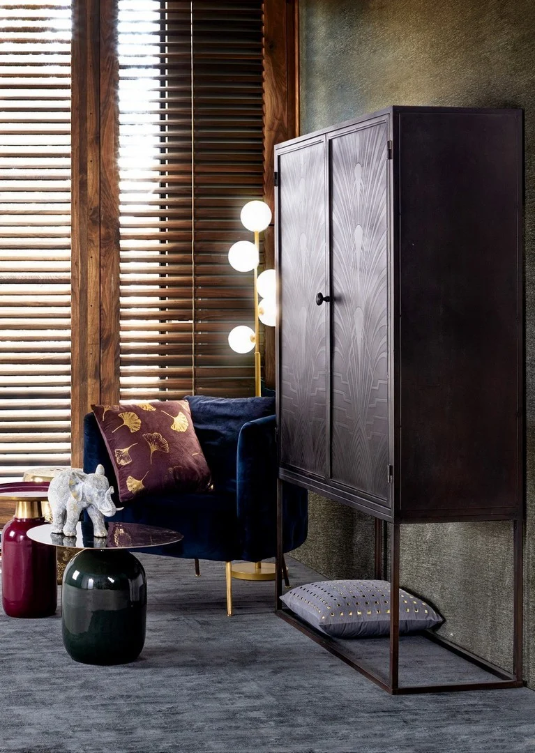 Credenza "Lanford" con struttura in acciaio, ante scolpite a mano, stile atmosfera