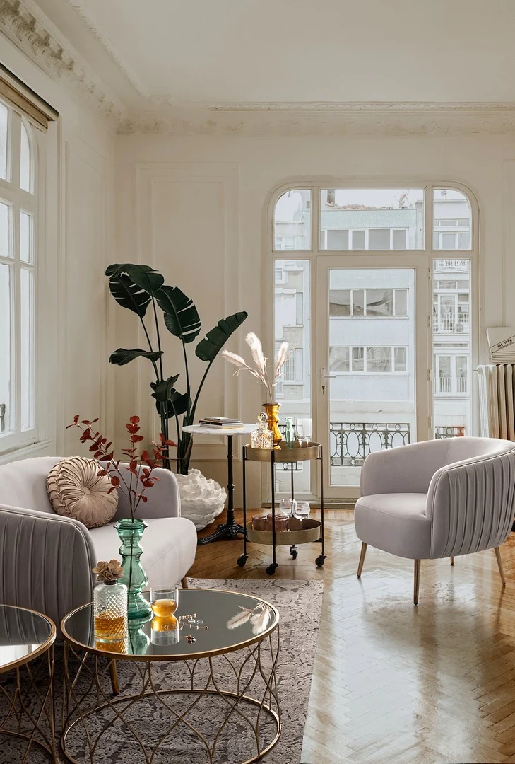 Tavolo Loren elegante, con struttura in lega di acciaio, piano in marmo