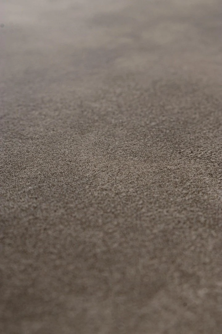 Tavolo Messier struttura in acciaio verniciato, piano in ceramica con supporto in vetro temperato