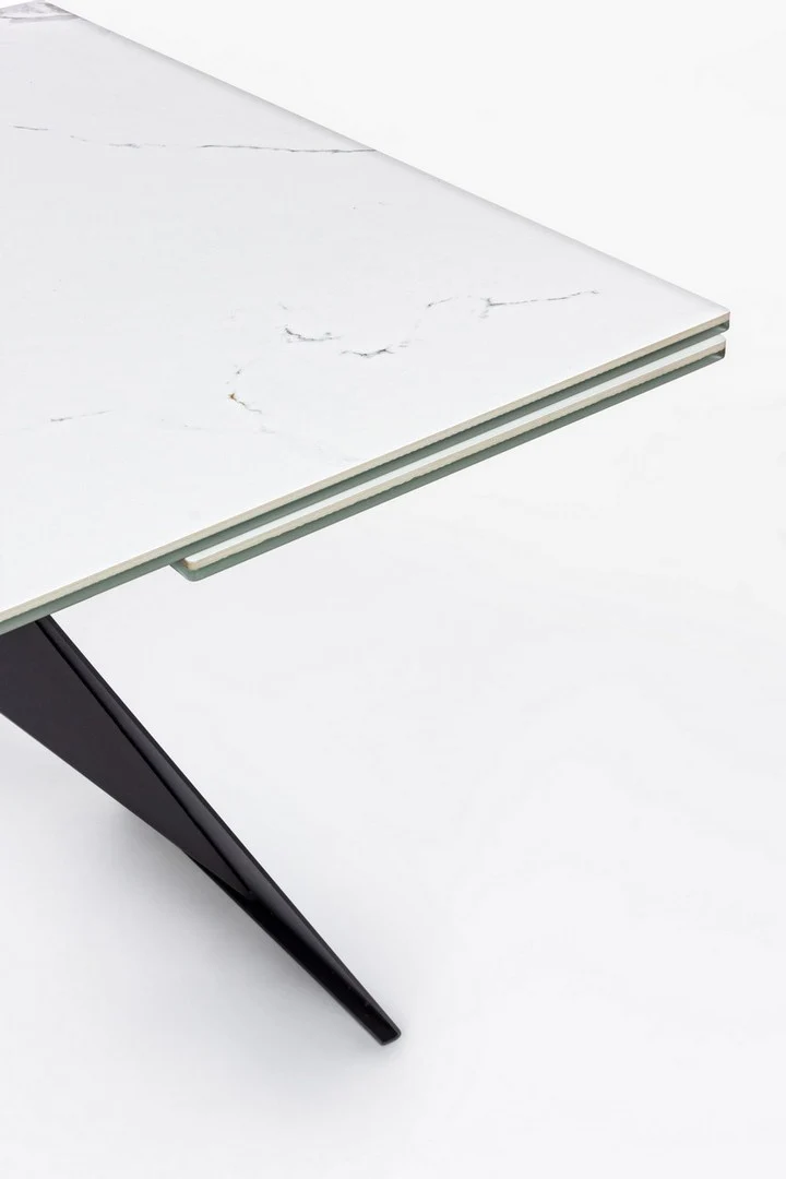Tavolo allungabile Blazar con struttura in acciaio, piano in ceramica e supporto in vetro