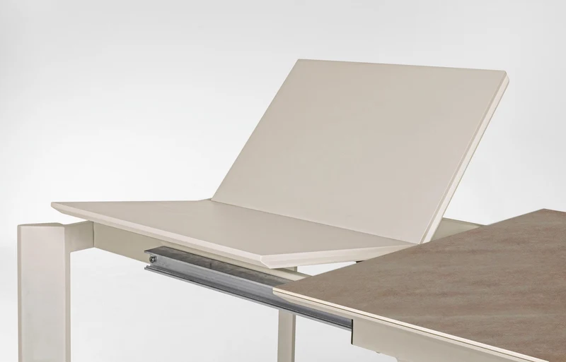 Tavolo "Briva" allungabile rettangolare con piano in ceramica e supporto in mdf