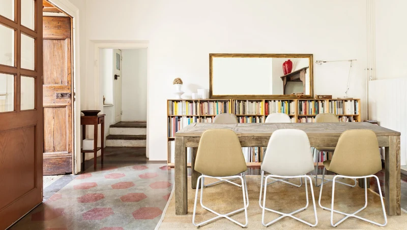 Tavolo Kaily rettangolare, con gambe, piano con lavorazione anticata a parquet, stile classico