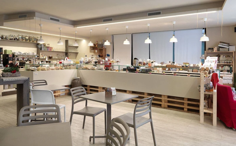 Poltrona "Costa" in fiber-glass per giardino, bar e ristorante "Made in Italy"