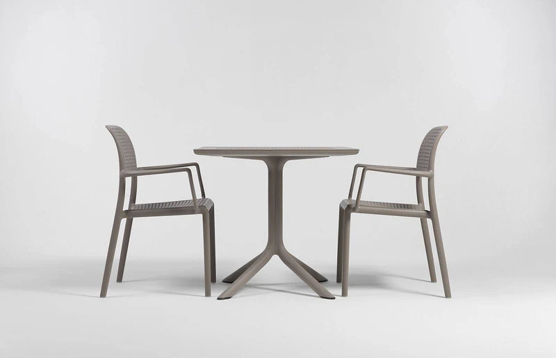 Poltrona "Bora" in fiber-glass per giardino, bar e ristorante "Made in Italy"