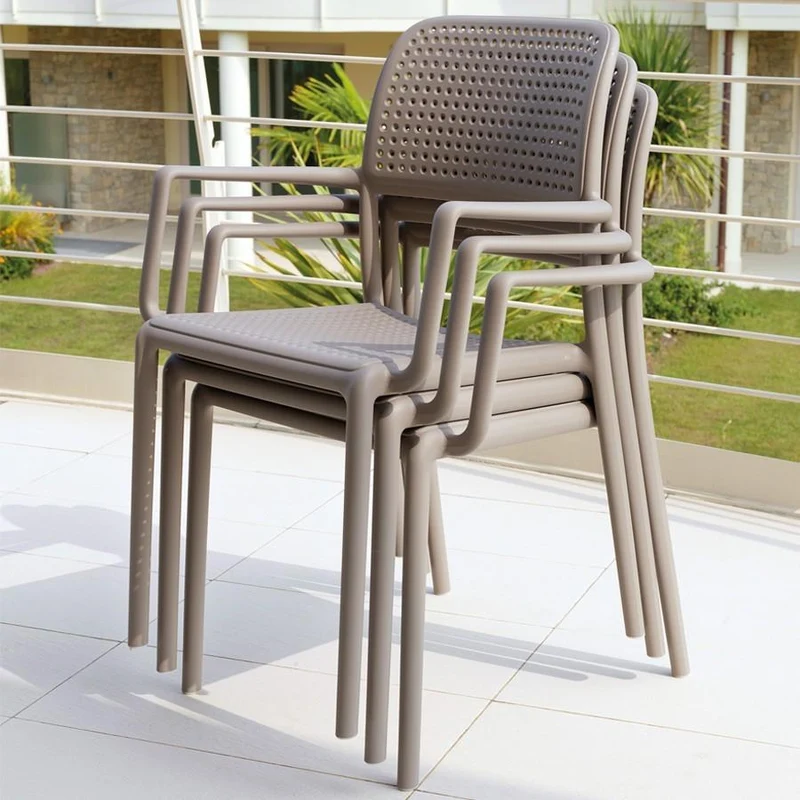 Poltrona "Bora" in fiber-glass per giardino, bar e ristorante "Made in Italy"