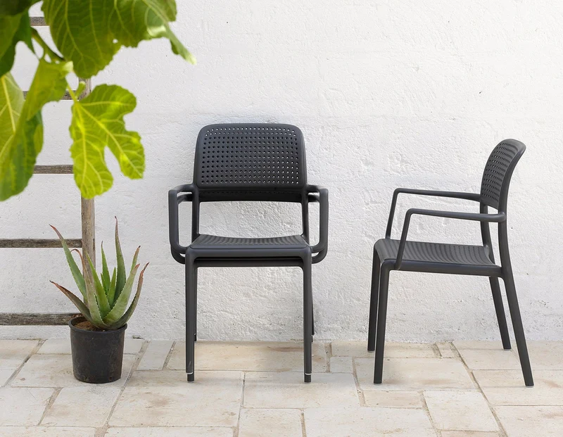 Poltrona "Bora" in fiber-glass per giardino, bar e ristorante "Made in Italy"