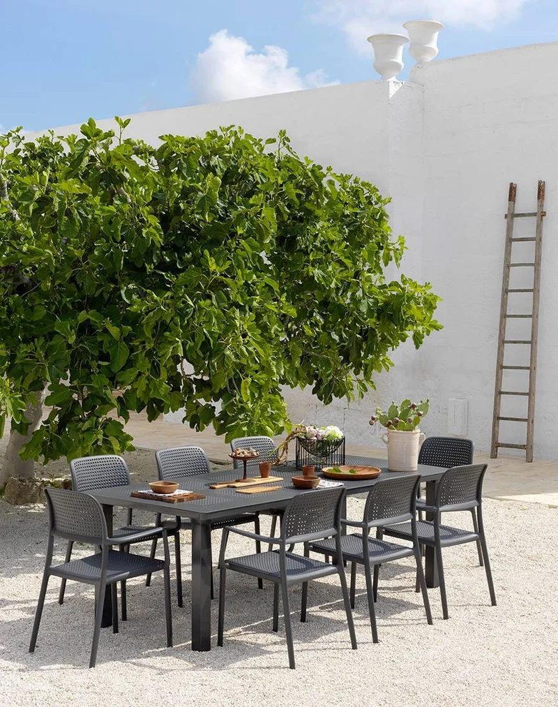 Poltrona "Bora" in fiber-glass per giardino, bar e ristorante "Made in Italy"