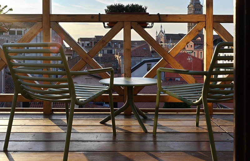 Sedia "Doga Relax" in polipropilene fiber-glass per giardino, bar e ristorante "Made in Italy"