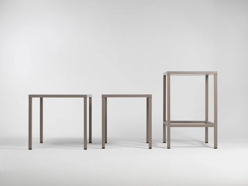 Tavolo quadrato "Nardi Cube" in durel-top per Bar e Ristoranti "Made in Italy"
