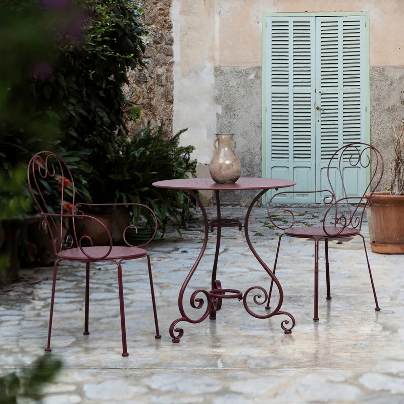Poltrona "Etienne" colorata in acciaio verniciato a polvere per giardino e bar finitura opaca