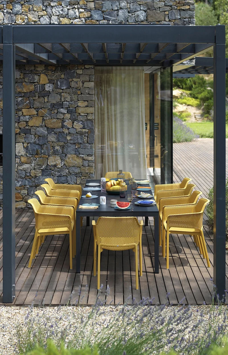Poltrona "Net" in polipropilene fiber-glass da giardino, bar e ristorante "Made in Italy"