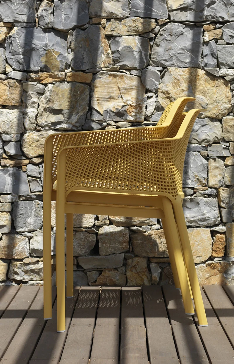 Poltrona "Net" in polipropilene fiber-glass da giardino, bar e ristorante "Made in Italy"