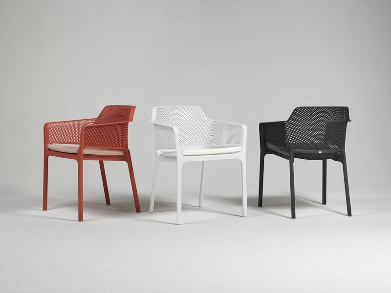 Poltrona "Net" in polipropilene fiber-glass da giardino, bar e ristorante "Made in Italy"