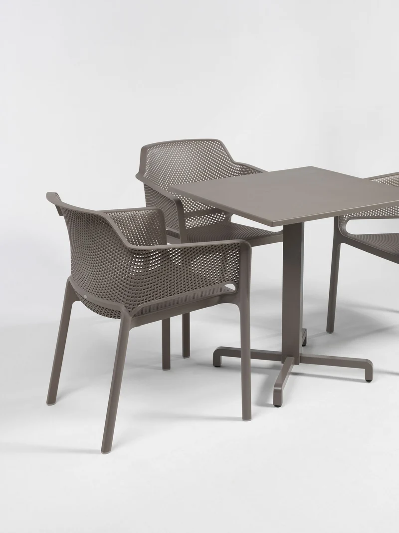 Poltrona "Net" in polipropilene fiber-glass da giardino, bar e ristorante "Made in Italy"