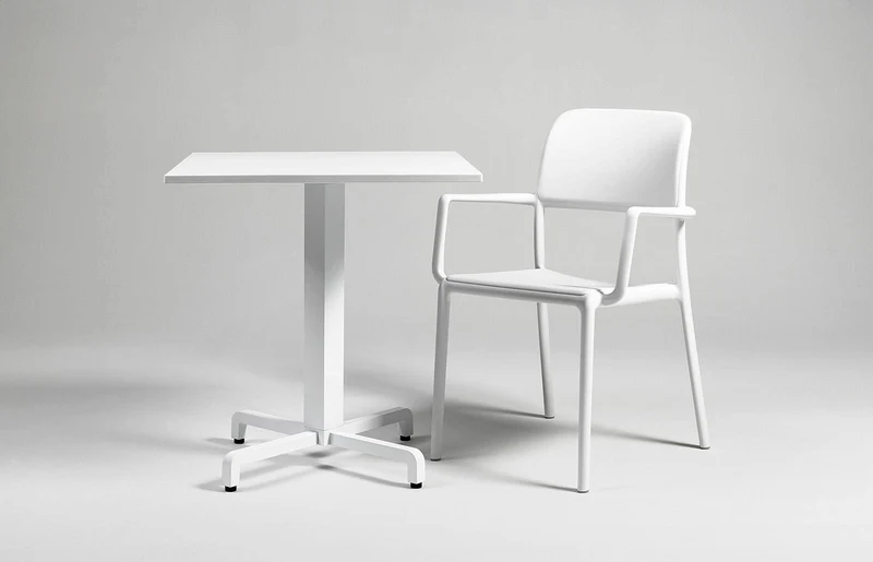 Poltrona "Riva" in fiber-glass per giardino, bar e ristorante "Made in Italy"