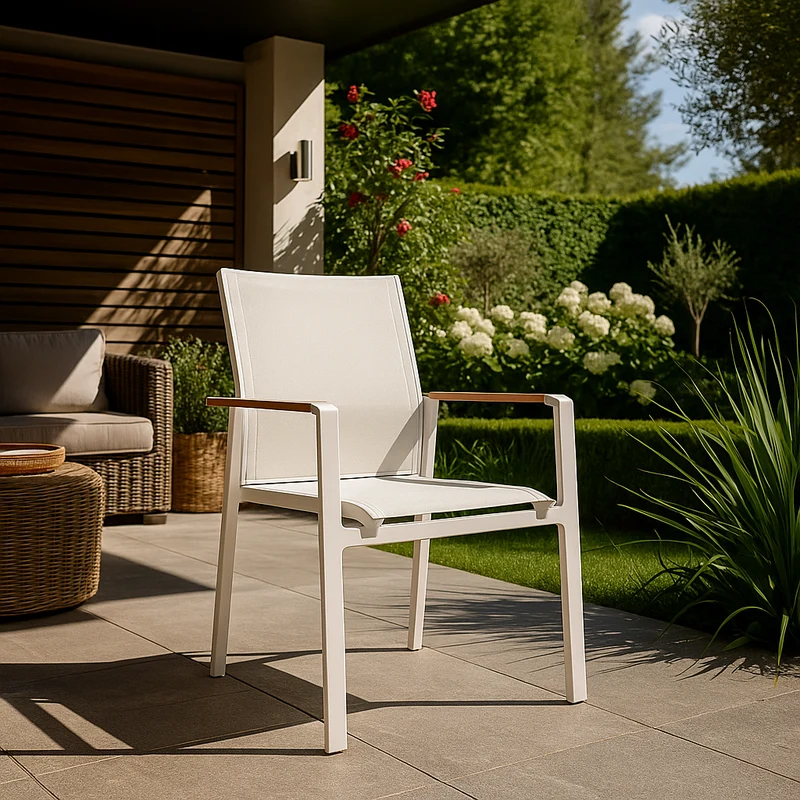 Sedia poltrona "Kubik" da esterno giardino in alluminio verniciato a polvere con dettagli in legno