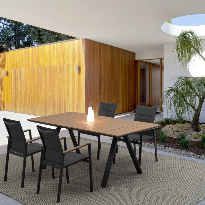 Sedia poltrona "Kubik" da esterno giardino in alluminio verniciato a polvere con dettagli in legno