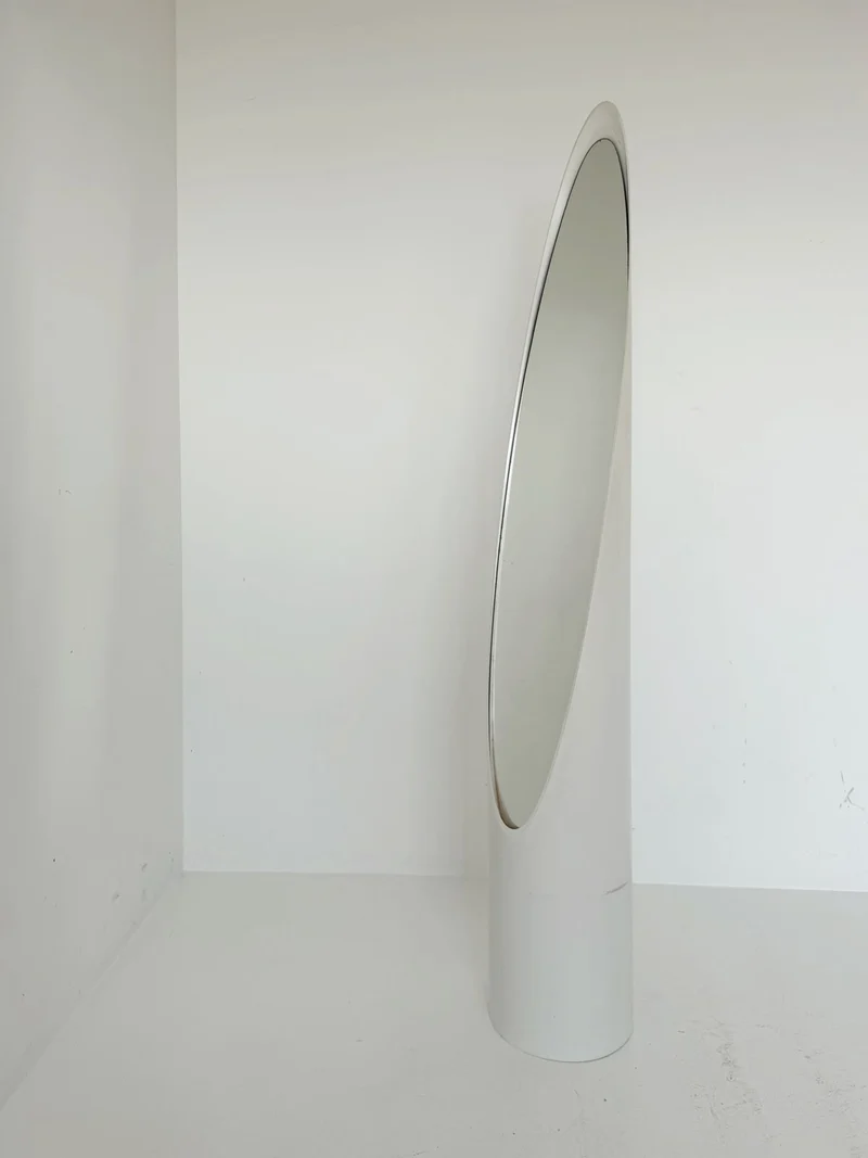 Specchio da terra “Unghia”, Italia, anni ’70