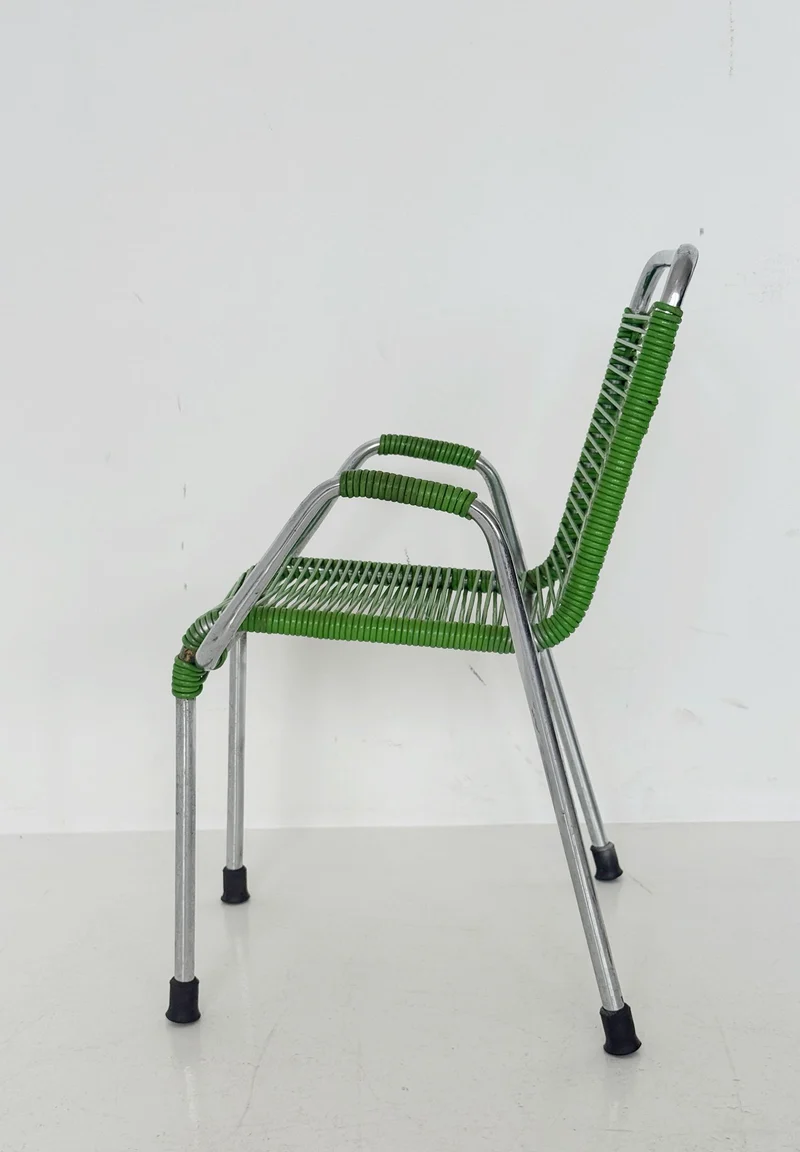 Poltroncina da bambino in tubolare cromato e corda verde — anni ’60/’70