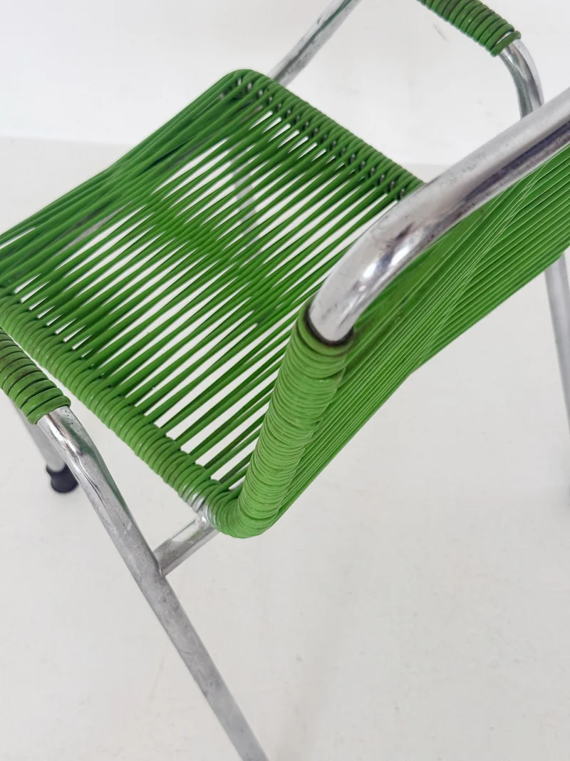 Poltroncina da bambino in tubolare cromato e corda verde — anni ’60/’70