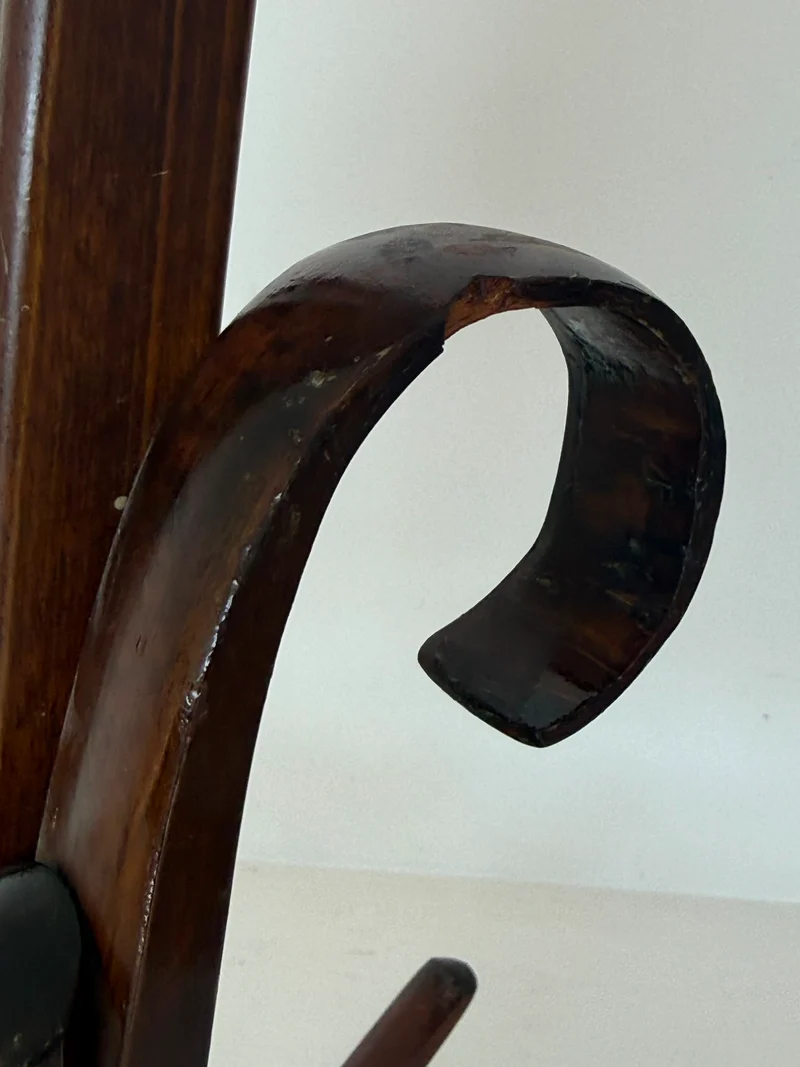 Sedia a dondolo Thonet in faggio curvato e paglia di Vienna, Austria, primi del XX secolo.
