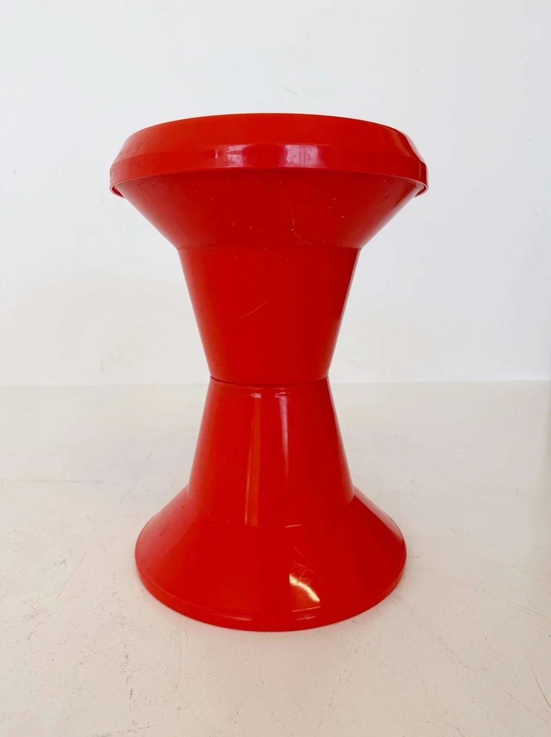 Sgabello/Tavolino Giganplast Pop Arancione – Italia, anni '70