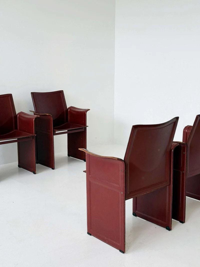 Set di quattro poltrone Matteo Grassi in pelle bordeaux, anni '80