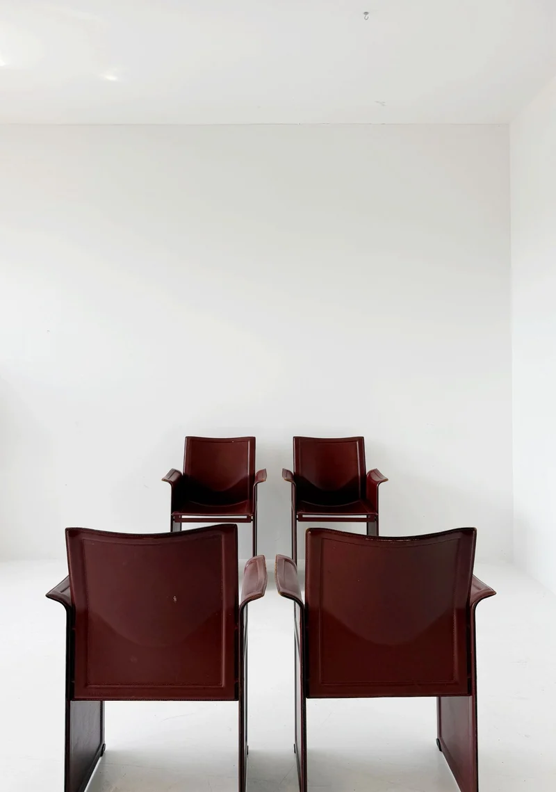 Set di quattro poltrone Matteo Grassi in pelle bordeaux, anni '80
