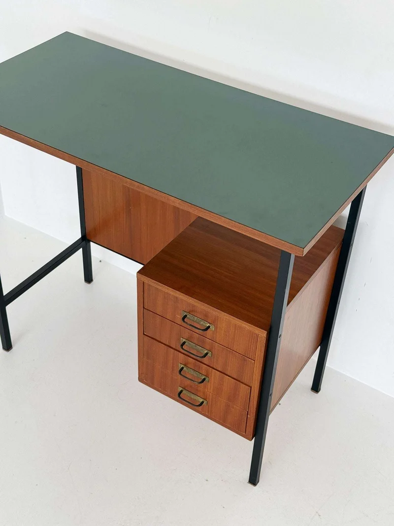 Scrivania modernista con cassettiera sospesa e piano verde, anni '60