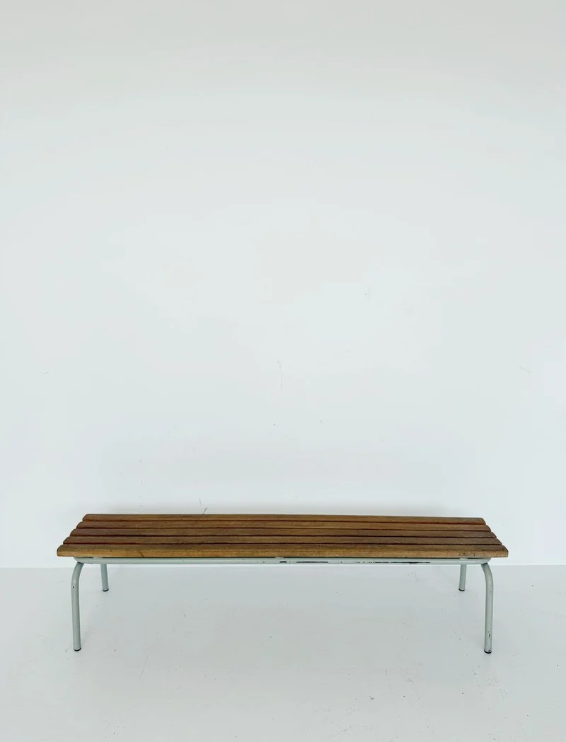 Panca minimalista in legno e metallo laccato, anni '60