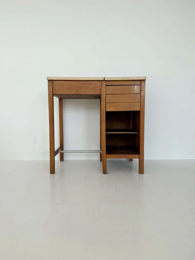 Scrittoio compatto con piano a ribalta, anni '50