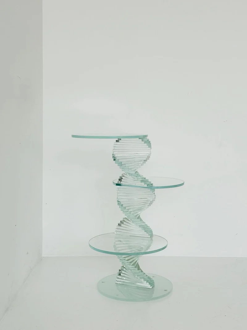 Tavolino scultoreo in vetro laminato - Anni '70/'80