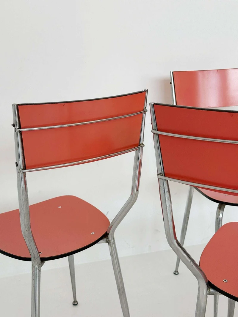 Set di 4 sedie in laminato color salmone e metallo cromato, Italia, anni '70