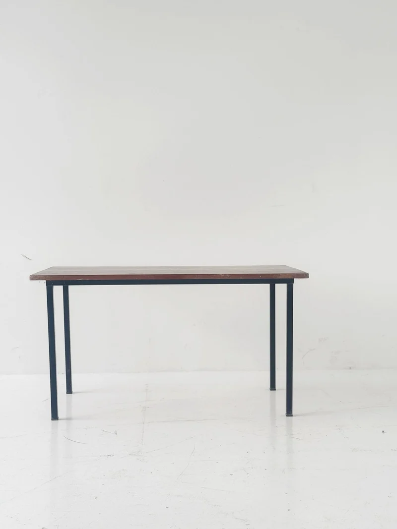 Tavolino modernista in legno e metallo, Italia, anni 60 circa