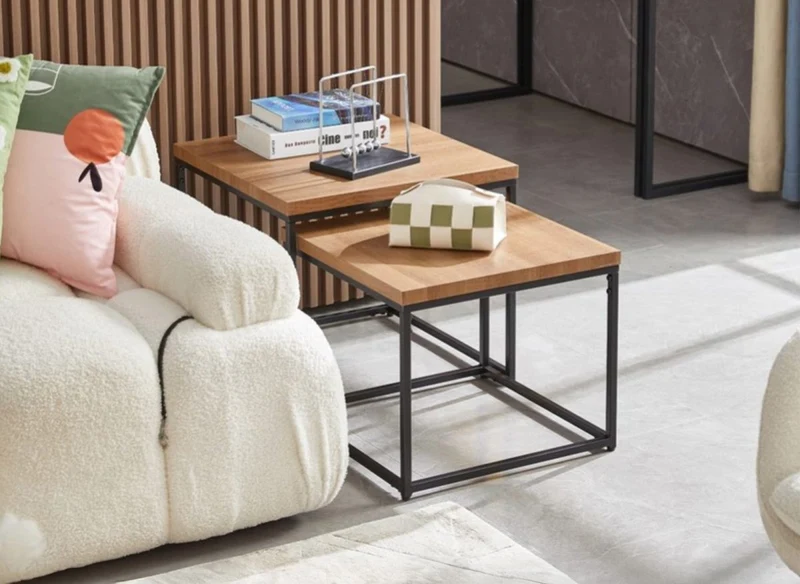 Set di 2 tavolini bassi impilabili quadrati di design SOLITA