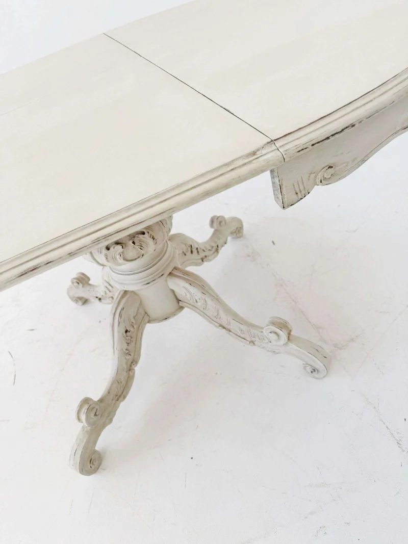 tavolo rotondo allungabile in stile Luigi Filippo, reinterpretazione novecentesca, probabilmente di produzione italiana tra metà e fine ’900.