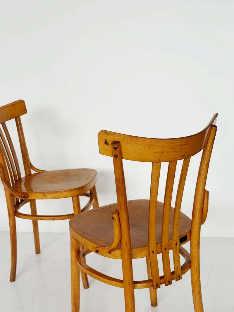 coppia di sedie in legno curvato