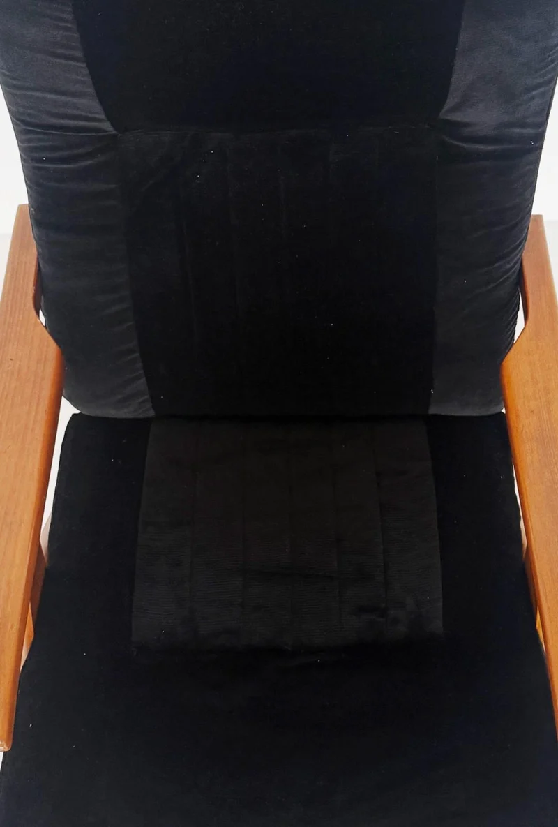 Poltrona reclinabile italiana in legno massello e velluto nero, schienale alto, anni ’60