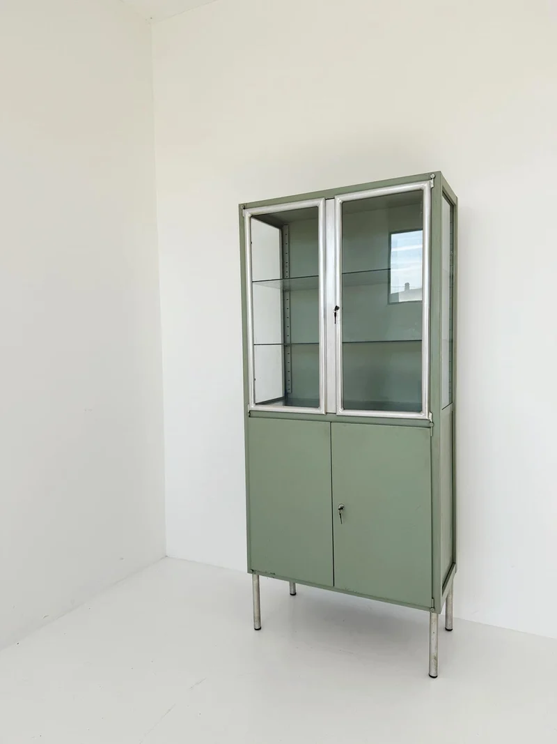Vetrinetta industriale verde salvia, anni ’50