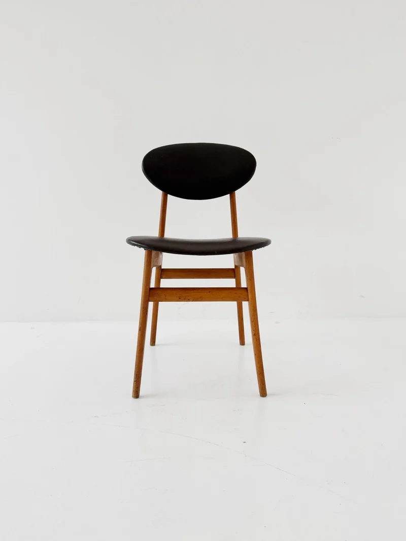 Sedia in legno e skai nero, Italia, anni ’50